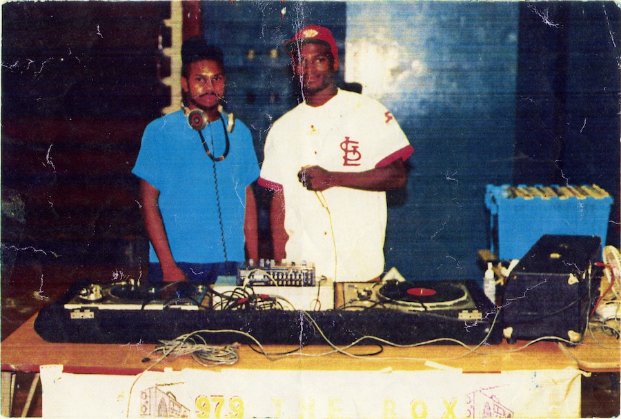 DJ Screw and DJ Chill with turntables in 1992