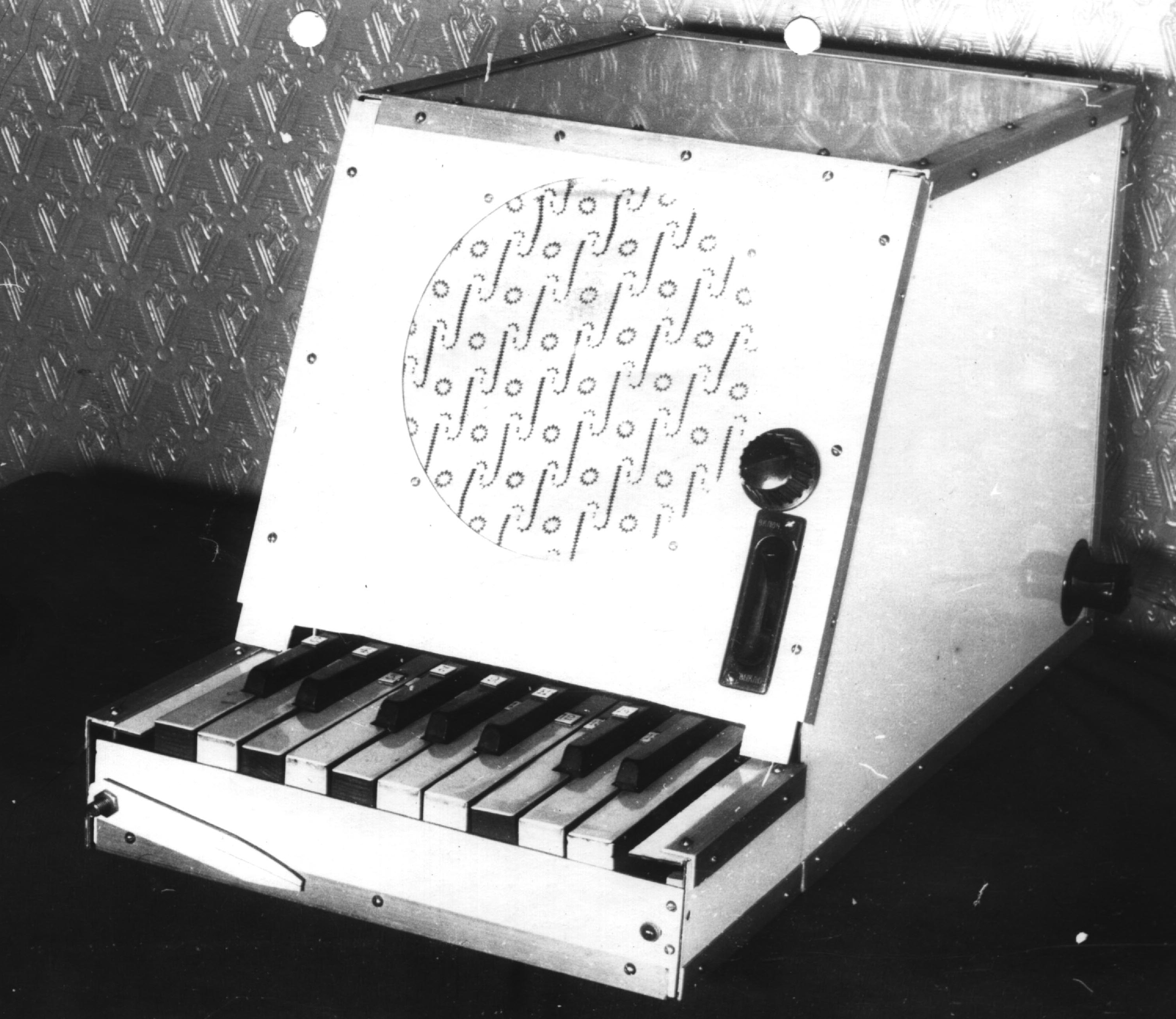 The Legend of the Rhythmicon, the World's First Drum Machine | Red Bull  Music Academy Daily